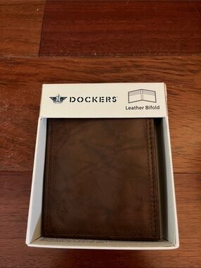 Dockers Brown Leather Bifold Card Holder Wallet